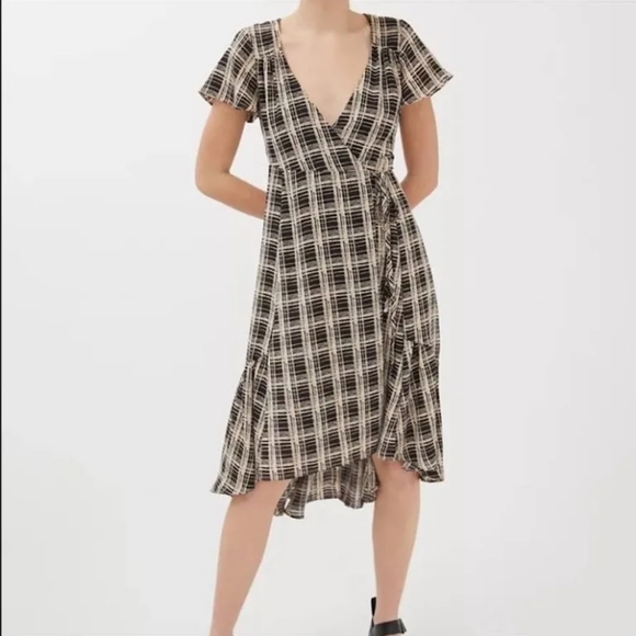 Urban Outfitters daphne midi wrap dress - Picture 1 of 4